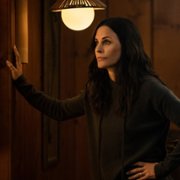 Shining Vale - galeria zdjęć - filmweb