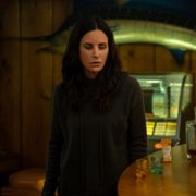 Shining Vale - galeria zdjęć - filmweb