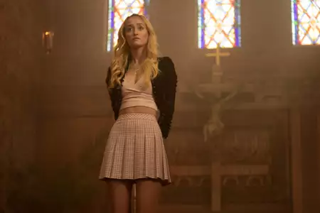 Shining Vale - galeria zdjęć - filmweb