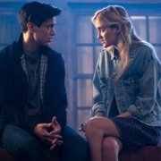 Shining Vale - galeria zdjęć - filmweb