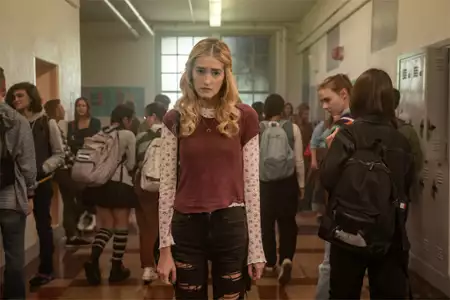Shining Vale - galeria zdjęć - filmweb