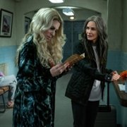 Shining Vale - galeria zdjęć - filmweb