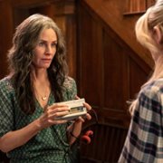 Shining Vale - galeria zdjęć - filmweb