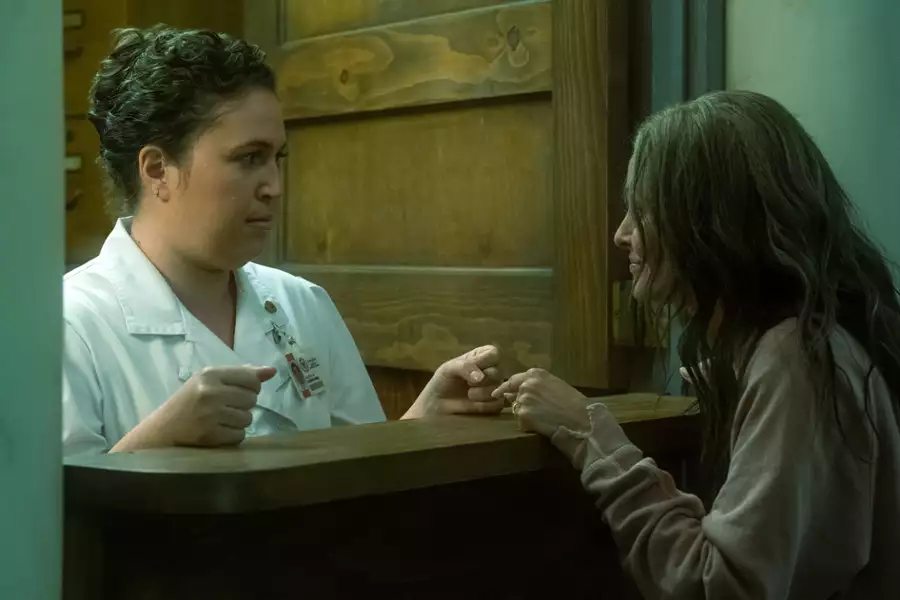 Shining Vale - galeria zdjęć - filmweb