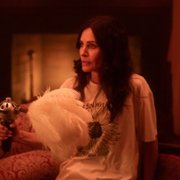 Shining Vale - galeria zdjęć - filmweb