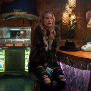 Shining Vale - galeria zdjęć - filmweb