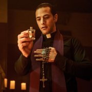 Shining Vale - galeria zdjęć - filmweb