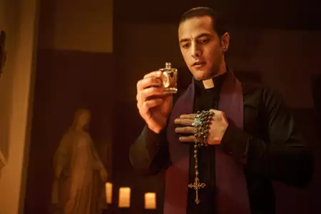 Shining Vale - galeria zdjęć - filmweb