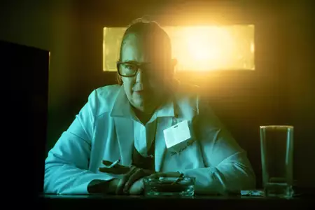 Shining Vale - galeria zdjęć - filmweb