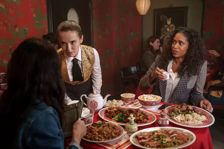 Shining Vale - galeria zdjęć - filmweb