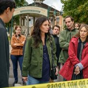 Shining Vale - galeria zdjęć - filmweb