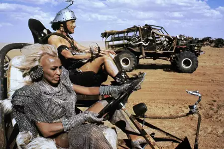 Mad Max pod Kopułą Gromu - galeria zdjęć - filmweb
