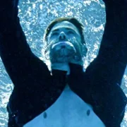 Bez granic z Chrisem Hemsworthem - galeria zdjęć - filmweb