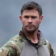Bez granic z Chrisem Hemsworthem - galeria zdjęć - filmweb
