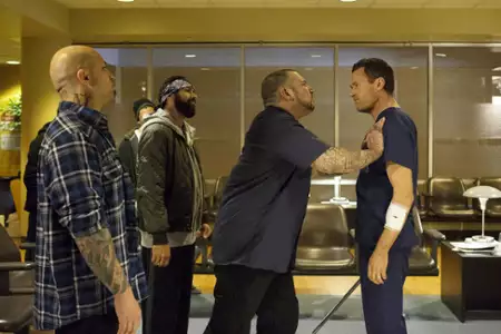 Uwikłany - galeria zdjęć - filmweb