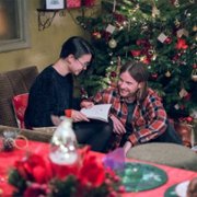 Świąteczny prezent od kota Boba - galeria zdjęć - filmweb