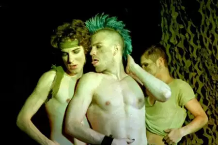 Dom chłopc&oacute;w - galeria zdjęć - filmweb