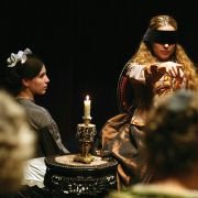 Niebanalna więź - galeria zdjęć - filmweb