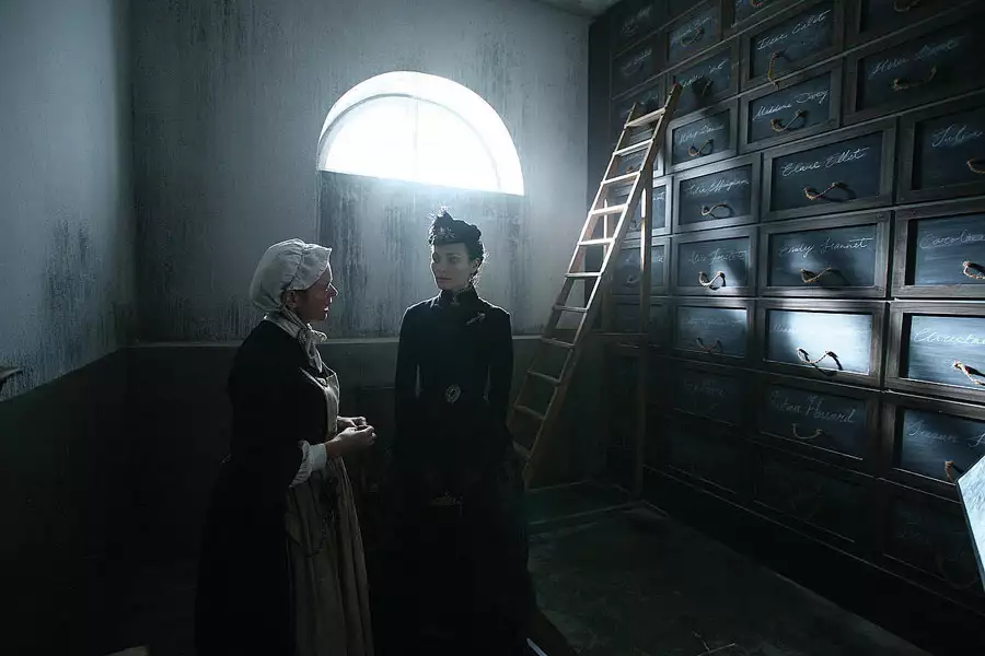 Niebanalna więź - galeria zdjęć - filmweb