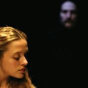 Niebanalna więź - galeria zdjęć - filmweb
