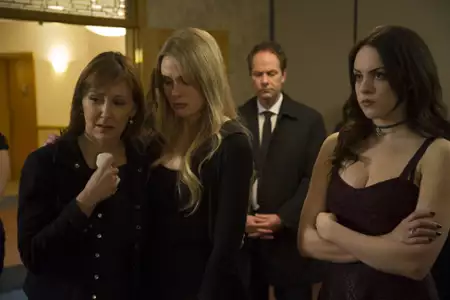 Rodzinna tajemnica - galeria zdjęć - filmweb