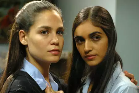 Sof Ha'Olam Smola - galeria zdjęć - filmweb