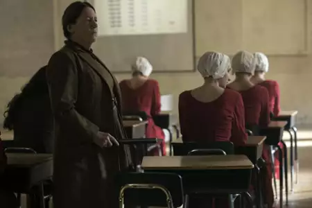 Opowieść podręcznej - galeria zdjęć - filmweb