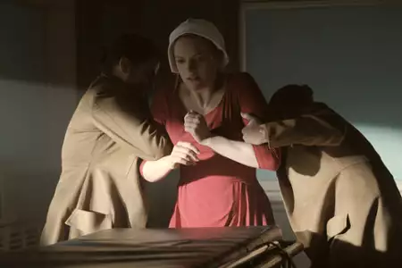 Opowieść podręcznej - galeria zdjęć - filmweb