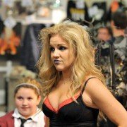 Holliston - galeria zdjęć - filmweb