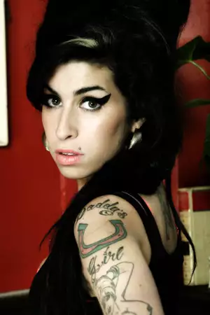 Amy - galeria zdjęć - filmweb