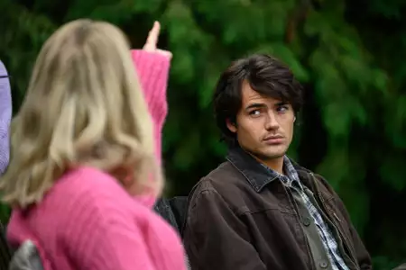 Close to Me - galeria zdjęć - filmweb