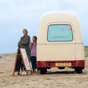 Close to Me - galeria zdjęć - filmweb