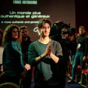 Gourou - galeria zdjęć - filmweb