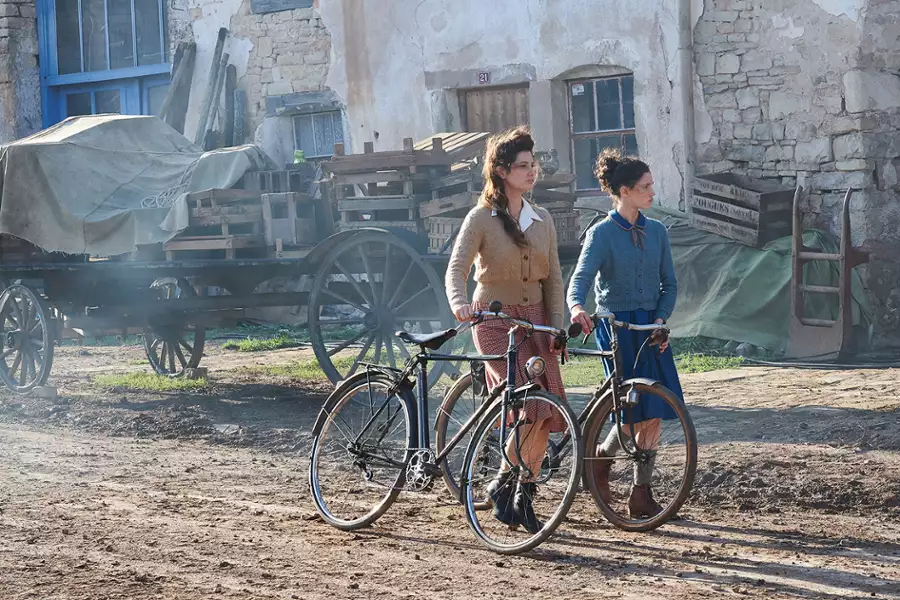 Fantastyczna podróż Margot i Marguerite - galeria zdjęć - filmweb