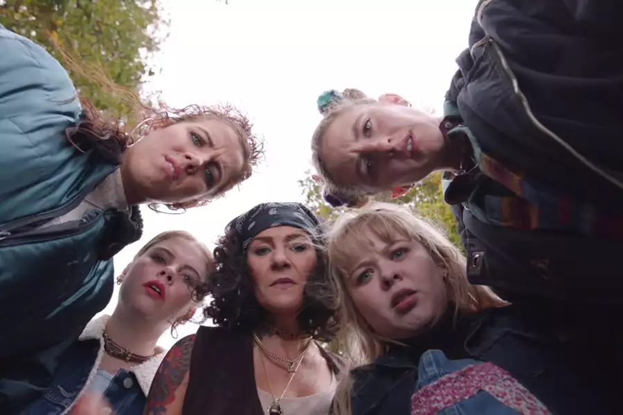 Derry Girls - galeria zdjęć - filmweb