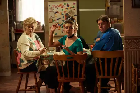 Derry Girls - galeria zdjęć - filmweb