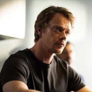 Alfie Allen w Laleczka