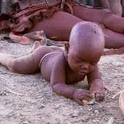 Bébé(s) - galeria zdjęć - filmweb