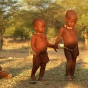 Bébé(s) - galeria zdjęć - filmweb