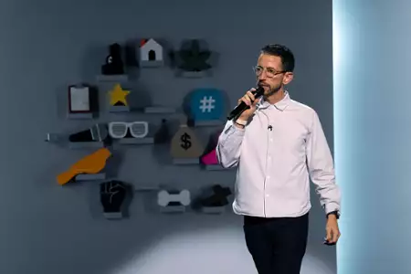Neal Brennan: Blocks - galeria zdjęć - filmweb