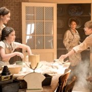 The Railway Children Return - galeria zdjęć - filmweb