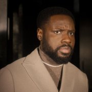 Dayo Okeniyi w Mroczna materia