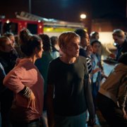 Too Close - galeria zdjęć - filmweb