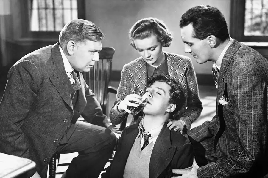 Młody i niewinny - galeria zdjęć - filmweb