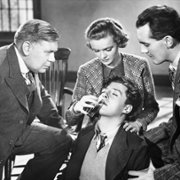 Młody i niewinny - galeria zdjęć - filmweb