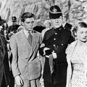 Młody i niewinny - galeria zdjęć - filmweb
