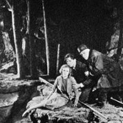Młody i niewinny - galeria zdjęć - filmweb