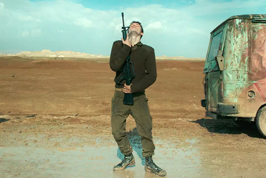 Fokstrot - galeria zdjęć - filmweb