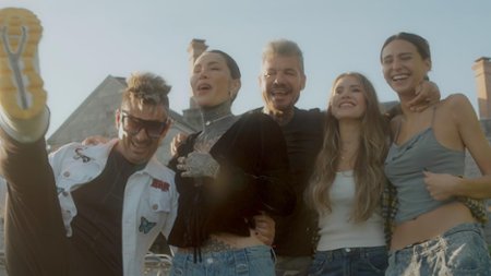 Sezon 1 Odcinek 1 Una familia llena de ilusiones