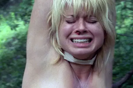 Płytko pod ziemią - galeria zdjęć - filmweb